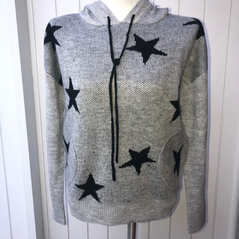 Market brand sweater knit hoodie gray w/ black stars & pockets! women’s medium